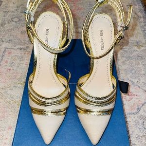 Pour La Victoire Kiran Womens Gold Leather Slingbacks Heels